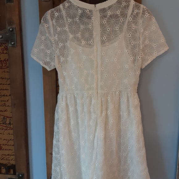 ❤️White dress short sleeve - Picture 2 of 4